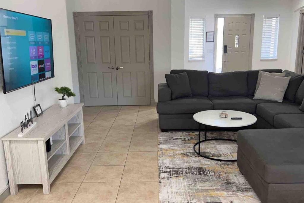 Spacious Getaway! Pool, Spa, Sleeps 9 Lake Havasu City Exterior foto